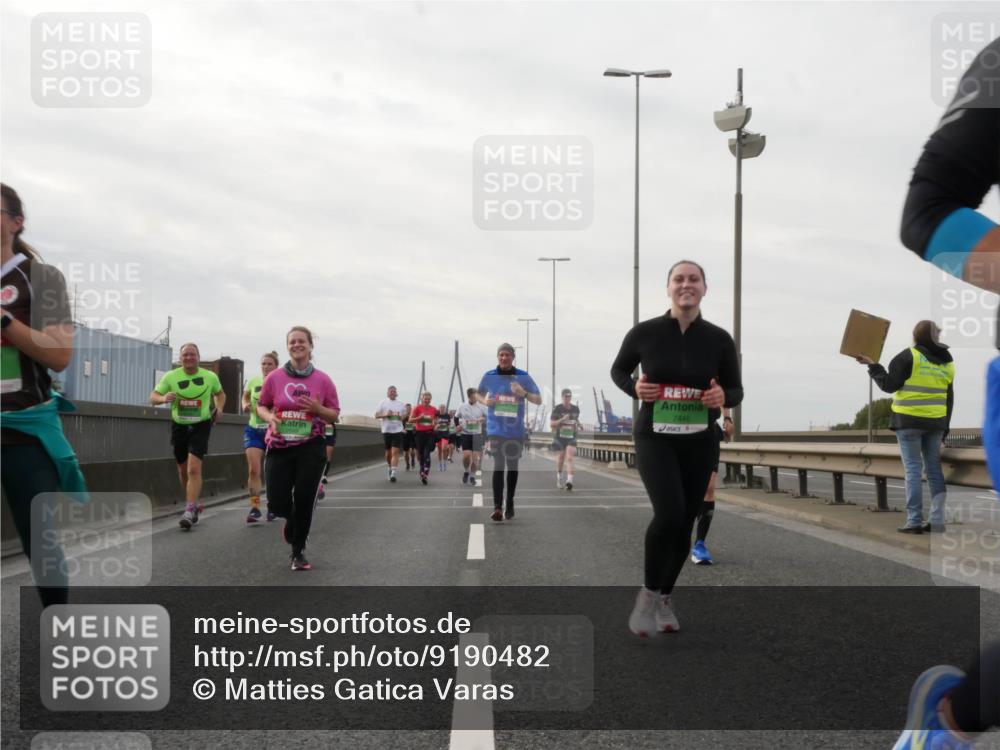 03.10.2025 - Köhlbrandbrückenlauf Matties Gatica Varas http://msf.ph/oto/9190482 03.10.2025 16:02:29 Position 3 7446 meine-sportfotos.de