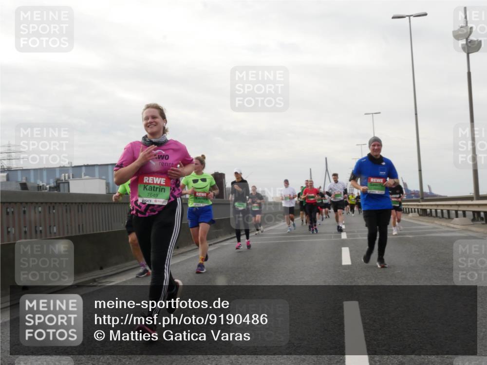 03.10.2025 - Köhlbrandbrückenlauf Matties Gatica Varas http://msf.ph/oto/9190486 03.10.2025 16:02:30 Position 3 7649 meine-sportfotos.de