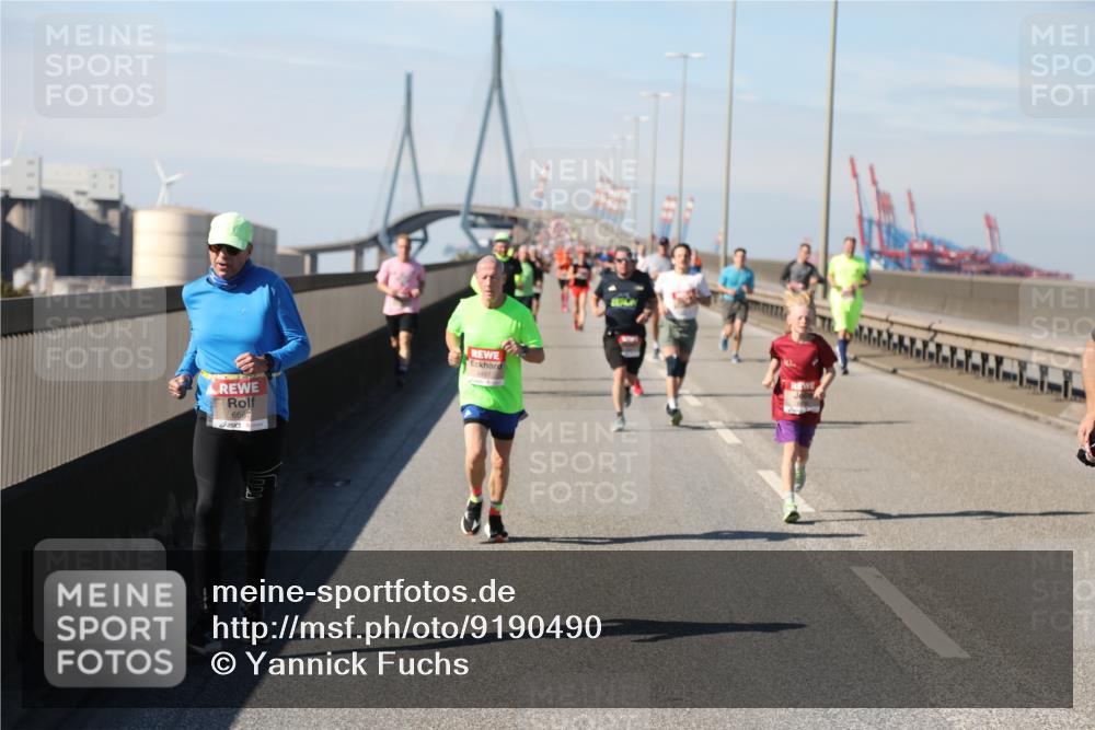 03.10.2025 - Köhlbrandbrückenlauf Yannick Fuchs http://msf.ph/oto/9190490 03.10.2025 11:50:39 Position 3 6667 meine-sportfotos.de