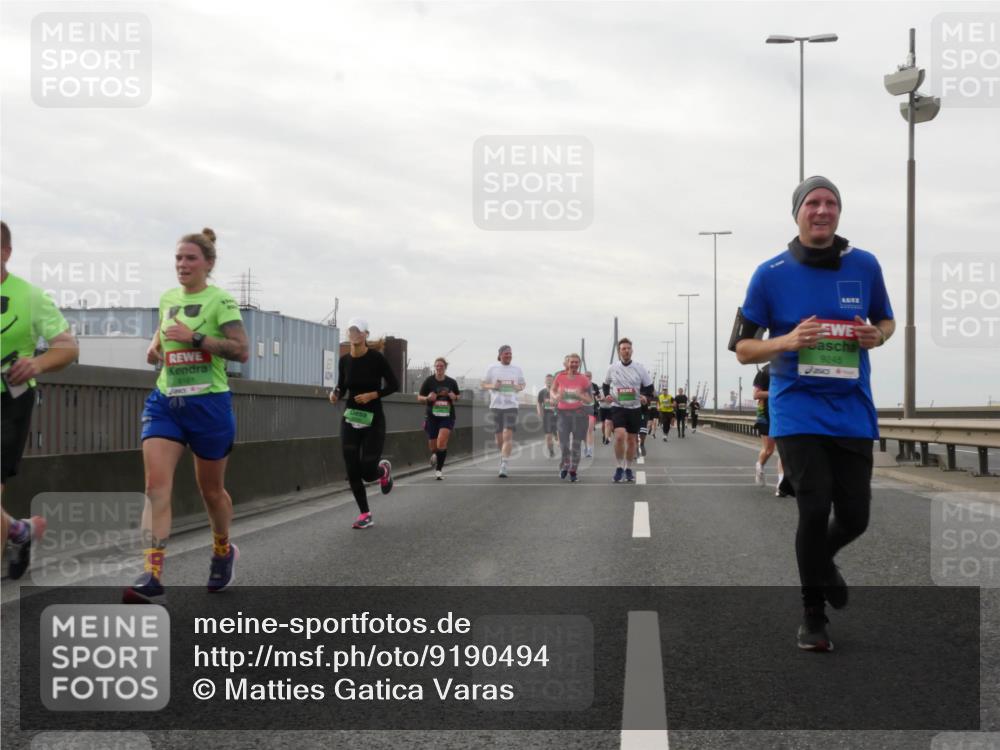 03.10.2025 - Köhlbrandbrückenlauf Matties Gatica Varas http://msf.ph/oto/9190494 03.10.2025 16:02:31 Position 3 8161, 9245 meine-sportfotos.de
