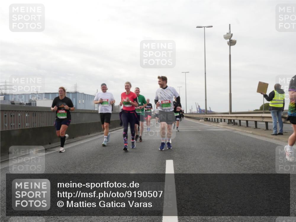 03.10.2025 - Köhlbrandbrückenlauf Matties Gatica Varas http://msf.ph/oto/9190507 03.10.2025 16:02:34 Position 3  meine-sportfotos.de