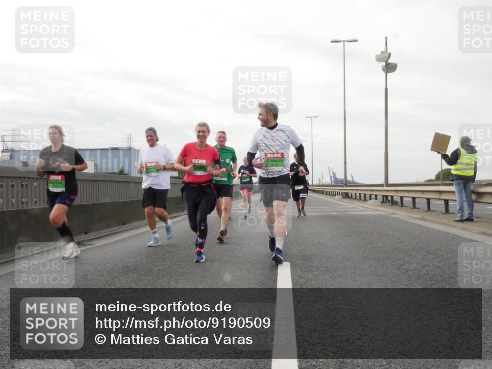03.10.2025 - Köhlbrandbrückenlauf Matties Gatica Varas http://msf.ph/oto/9190509 03.10.2025 16:02:35 Position 3 9133 meine-sportfotos.de