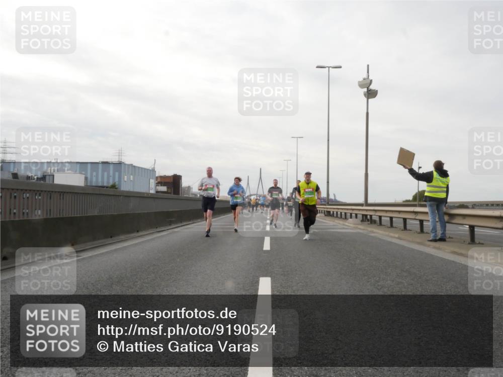 03.10.2025 - Köhlbrandbrückenlauf Matties Gatica Varas http://msf.ph/oto/9190524 03.10.2025 16:02:40 Position 3  meine-sportfotos.de