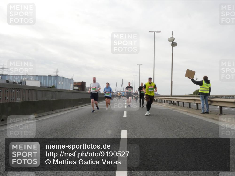 03.10.2025 - Köhlbrandbrückenlauf Matties Gatica Varas http://msf.ph/oto/9190527 03.10.2025 16:02:41 Position 3  meine-sportfotos.de