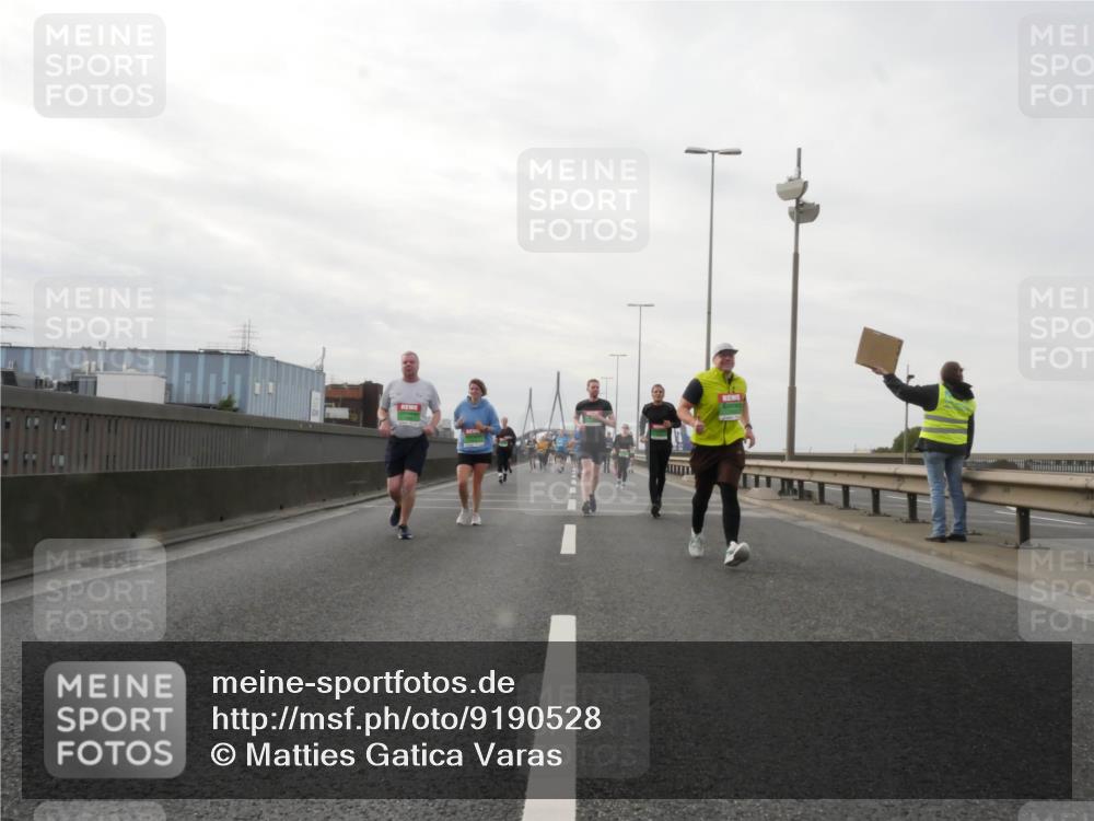 03.10.2025 - Köhlbrandbrückenlauf Matties Gatica Varas http://msf.ph/oto/9190528 03.10.2025 16:02:41 Position 3  meine-sportfotos.de