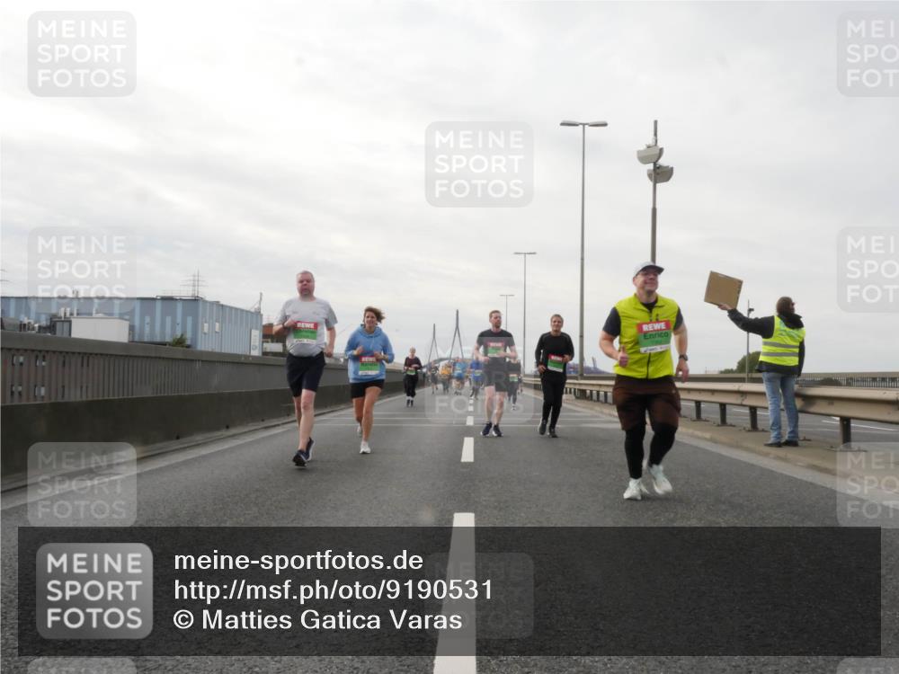 03.10.2025 - Köhlbrandbrückenlauf Matties Gatica Varas http://msf.ph/oto/9190531 03.10.2025 16:02:42 Position 3  meine-sportfotos.de