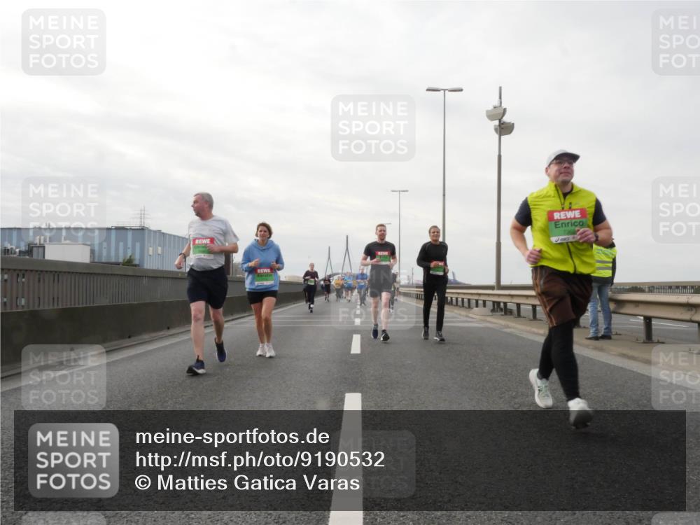 03.10.2025 - Köhlbrandbrückenlauf Matties Gatica Varas http://msf.ph/oto/9190532 03.10.2025 16:02:42 Position 3  meine-sportfotos.de