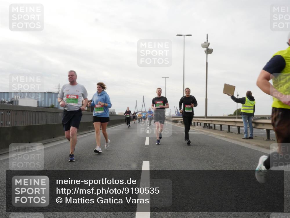 03.10.2025 - Köhlbrandbrückenlauf Matties Gatica Varas http://msf.ph/oto/9190535 03.10.2025 16:02:43 Position 3 7586 meine-sportfotos.de