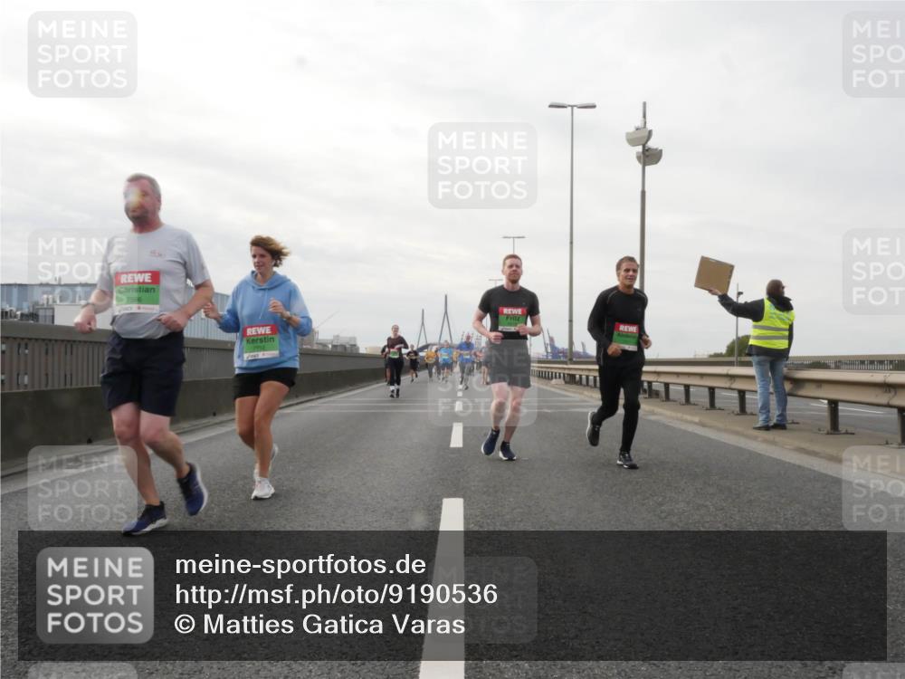 03.10.2025 - Köhlbrandbrückenlauf Matties Gatica Varas http://msf.ph/oto/9190536 03.10.2025 16:02:43 Position 3 7586, 7712 meine-sportfotos.de