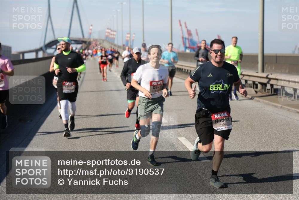 03.10.2025 - Köhlbrandbrückenlauf Yannick Fuchs http://msf.ph/oto/9190537 03.10.2025 11:50:44 Position 3 4405, 6459 meine-sportfotos.de