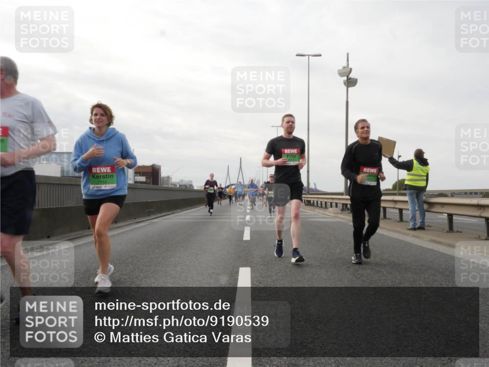 03.10.2025 - Köhlbrandbrückenlauf Matties Gatica Varas http://msf.ph/oto/9190539 03.10.2025 16:02:44 Position 3 7712 meine-sportfotos.de