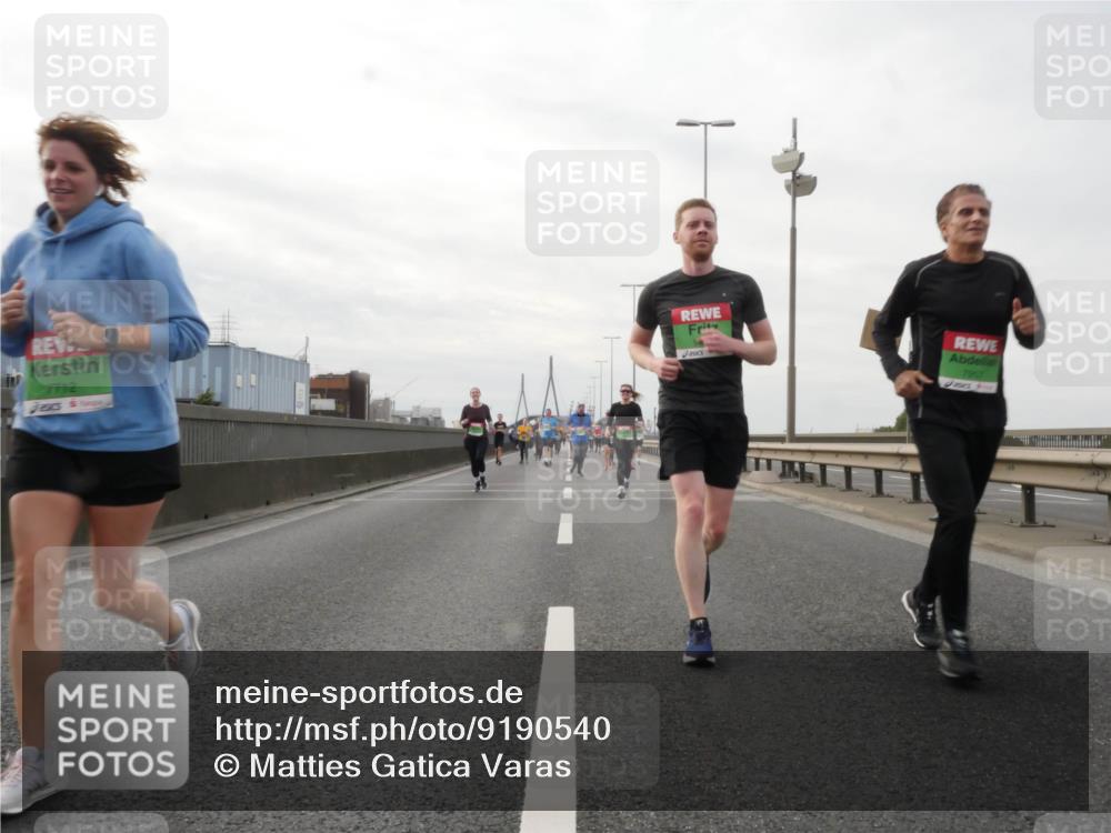 03.10.2025 - Köhlbrandbrückenlauf Matties Gatica Varas http://msf.ph/oto/9190540 03.10.2025 16:02:44 Position 3 7712 meine-sportfotos.de