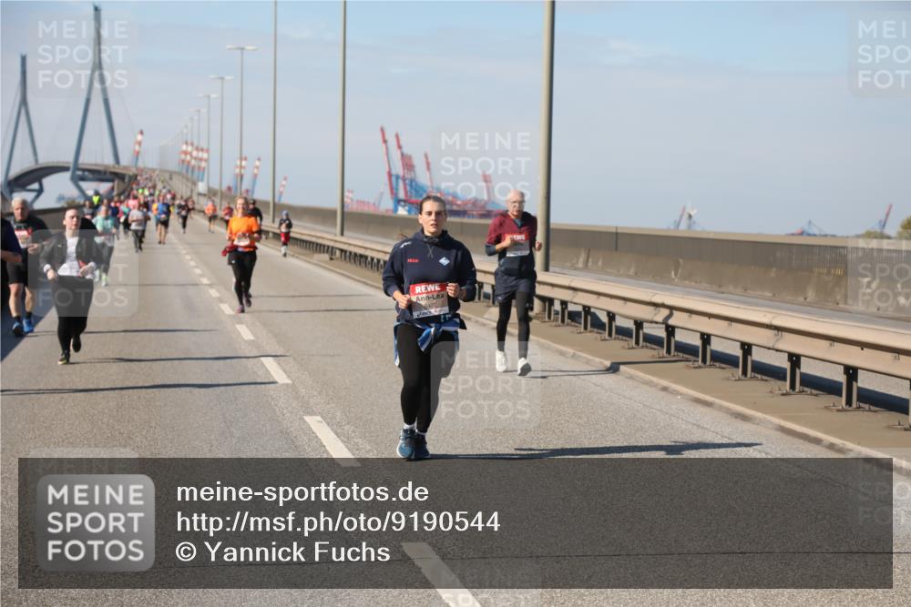 03.10.2025 - Köhlbrandbrückenlauf Yannick Fuchs http://msf.ph/oto/9190544 03.10.2025 12:10:28 Position 3 6477 meine-sportfotos.de
