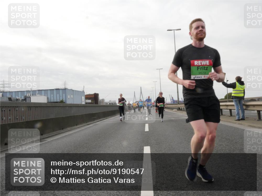 03.10.2025 - Köhlbrandbrückenlauf Matties Gatica Varas http://msf.ph/oto/9190547 03.10.2025 16:02:45 Position 3 9573 meine-sportfotos.de
