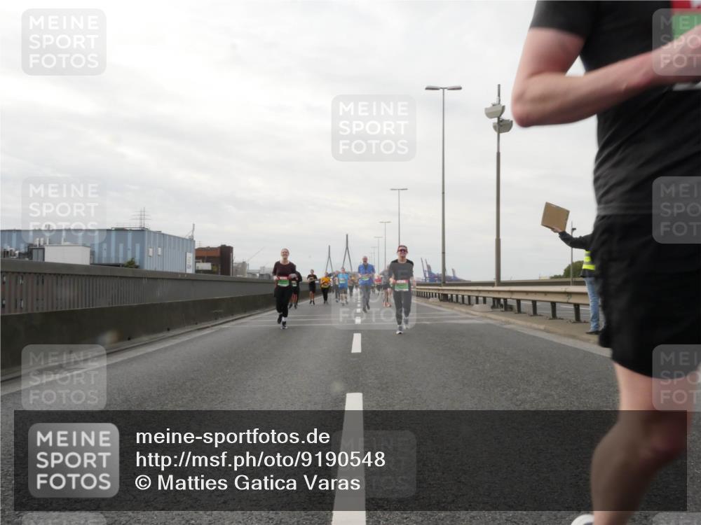03.10.2025 - Köhlbrandbrückenlauf Matties Gatica Varas http://msf.ph/oto/9190548 03.10.2025 16:02:45 Position 3  meine-sportfotos.de