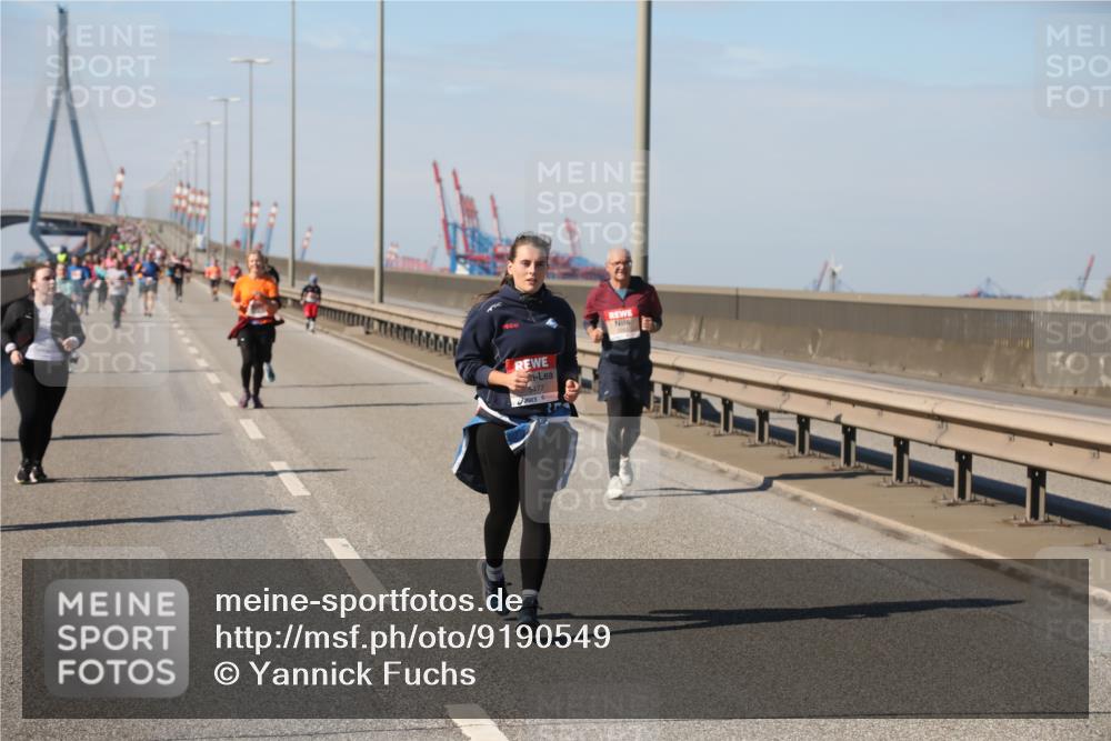 03.10.2025 - Köhlbrandbrückenlauf Yannick Fuchs http://msf.ph/oto/9190549 03.10.2025 12:10:29 Position 3 5477 meine-sportfotos.de