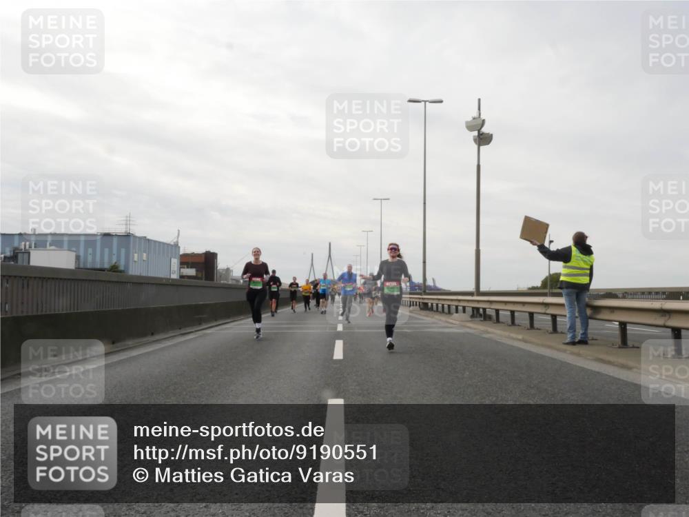 03.10.2025 - Köhlbrandbrückenlauf Matties Gatica Varas http://msf.ph/oto/9190551 03.10.2025 16:02:46 Position 3  meine-sportfotos.de