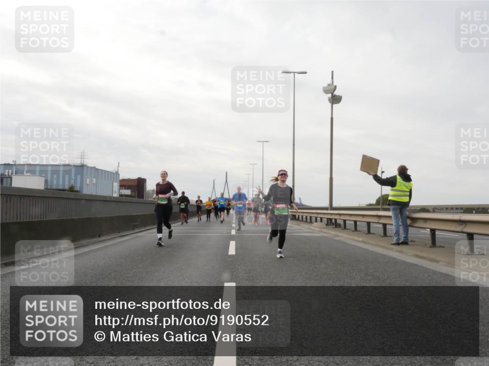 03.10.2025 - Köhlbrandbrückenlauf Matties Gatica Varas http://msf.ph/oto/9190552 03.10.2025 16:02:46 Position 3  meine-sportfotos.de