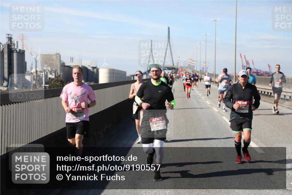 03.10.2025 - Köhlbrandbrückenlauf Yannick Fuchs http://msf.ph/oto/9190557 03.10.2025 11:50:46 Position 3 5870, 5872 meine-sportfotos.de