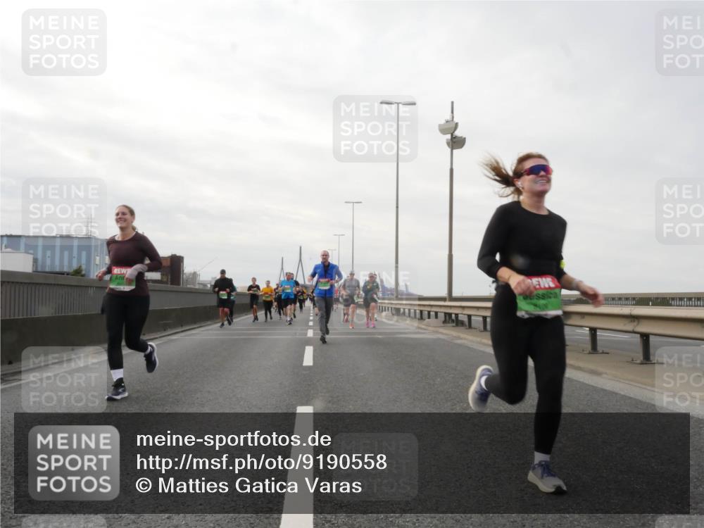 03.10.2025 - Köhlbrandbrückenlauf Matties Gatica Varas http://msf.ph/oto/9190558 03.10.2025 16:02:48 Position 3  meine-sportfotos.de