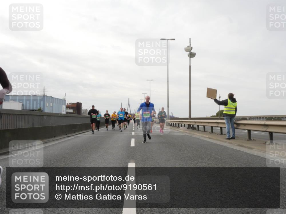 03.10.2025 - Köhlbrandbrückenlauf Matties Gatica Varas http://msf.ph/oto/9190561 03.10.2025 16:02:48 Position 3  meine-sportfotos.de