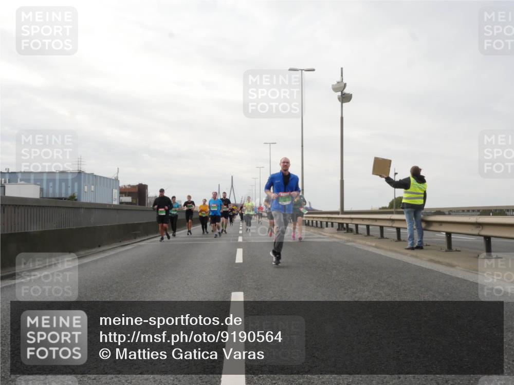 03.10.2025 - Köhlbrandbrückenlauf Matties Gatica Varas http://msf.ph/oto/9190564 03.10.2025 16:02:49 Position 3  meine-sportfotos.de