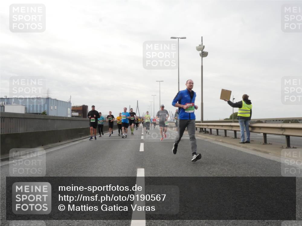 03.10.2025 - Köhlbrandbrückenlauf Matties Gatica Varas http://msf.ph/oto/9190567 03.10.2025 16:02:49 Position 3  meine-sportfotos.de