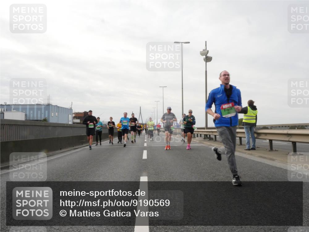 03.10.2025 - Köhlbrandbrückenlauf Matties Gatica Varas http://msf.ph/oto/9190569 03.10.2025 16:02:50 Position 3  meine-sportfotos.de