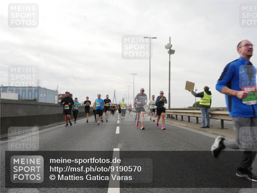 03.10.2025 - Köhlbrandbrückenlauf Matties Gatica Varas http://msf.ph/oto/9190570 03.10.2025 16:02:50 Position 3  meine-sportfotos.de