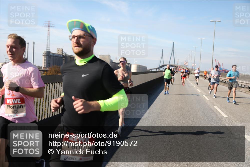 03.10.2025 - Köhlbrandbrückenlauf Yannick Fuchs http://msf.ph/oto/9190572 03.10.2025 11:50:47 Position 3 5870, 5872 meine-sportfotos.de