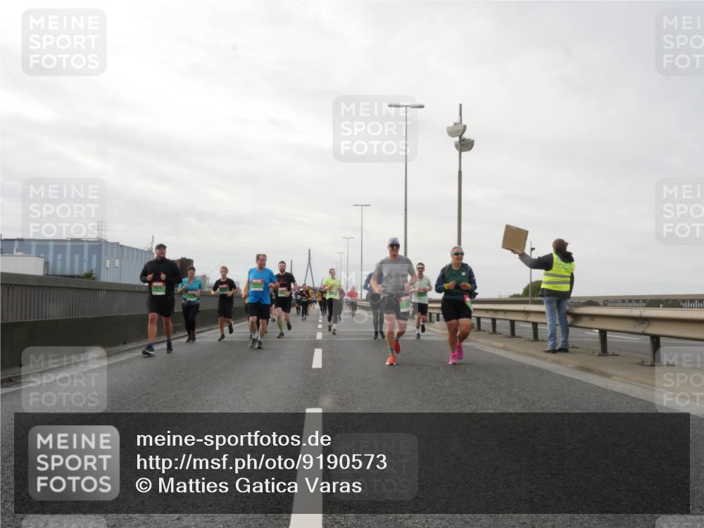 03.10.2025 - Köhlbrandbrückenlauf Matties Gatica Varas http://msf.ph/oto/9190573 03.10.2025 16:02:51 Position 3  meine-sportfotos.de
