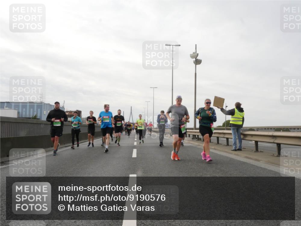 03.10.2025 - Köhlbrandbrückenlauf Matties Gatica Varas http://msf.ph/oto/9190576 03.10.2025 16:02:51 Position 3  meine-sportfotos.de