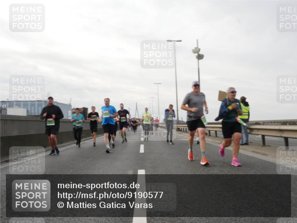 03.10.2025 - Köhlbrandbrückenlauf Matties Gatica Varas http://msf.ph/oto/9190577 03.10.2025 16:02:52 Position 3  meine-sportfotos.de