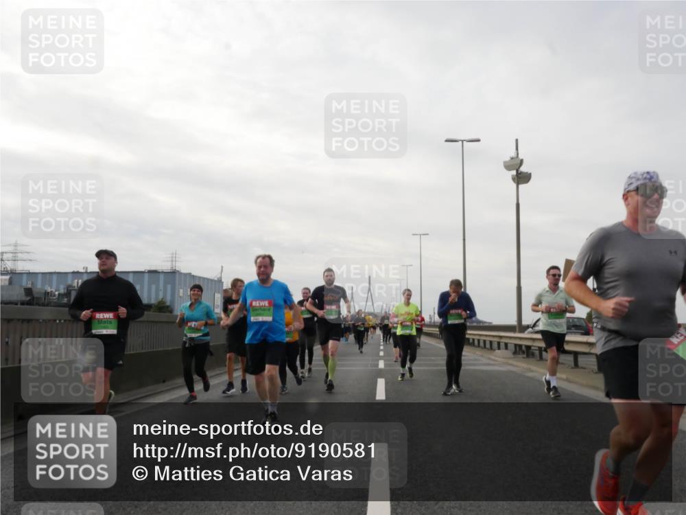 03.10.2025 - Köhlbrandbrückenlauf Matties Gatica Varas http://msf.ph/oto/9190581 03.10.2025 16:02:53 Position 3  meine-sportfotos.de