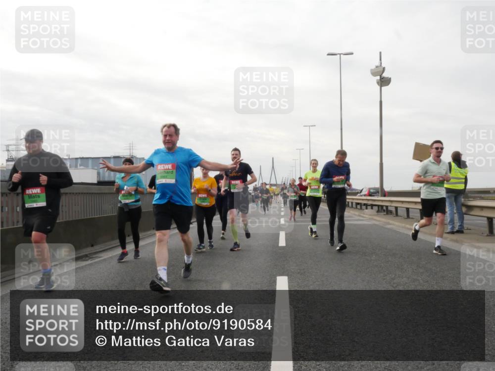 03.10.2025 - Köhlbrandbrückenlauf Matties Gatica Varas http://msf.ph/oto/9190584 03.10.2025 16:02:53 Position 3  meine-sportfotos.de
