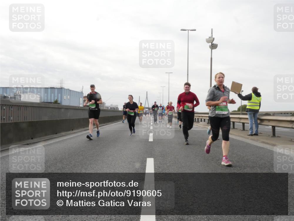 03.10.2025 - Köhlbrandbrückenlauf Matties Gatica Varas http://msf.ph/oto/9190605 03.10.2025 16:02:57 Position 3  meine-sportfotos.de