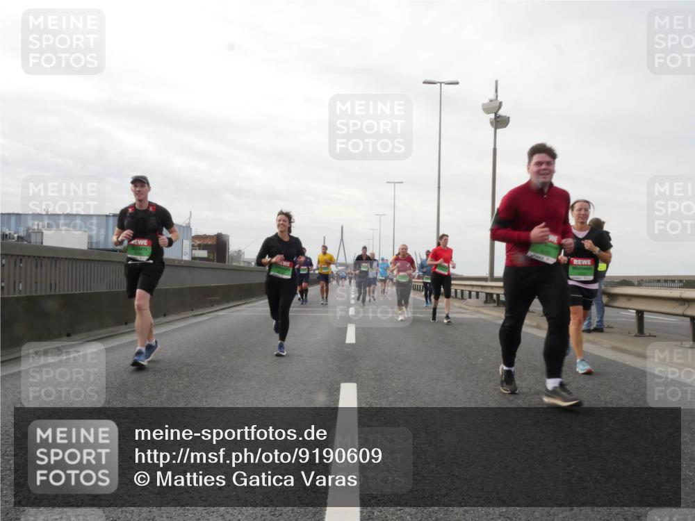 03.10.2025 - Köhlbrandbrückenlauf Matties Gatica Varas http://msf.ph/oto/9190609 03.10.2025 16:02:58 Position 3  meine-sportfotos.de