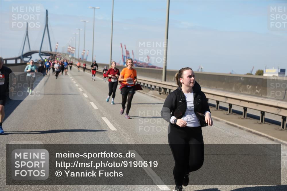 03.10.2025 - Köhlbrandbrückenlauf Yannick Fuchs http://msf.ph/oto/9190619 03.10.2025 12:10:34 Position 3  meine-sportfotos.de
