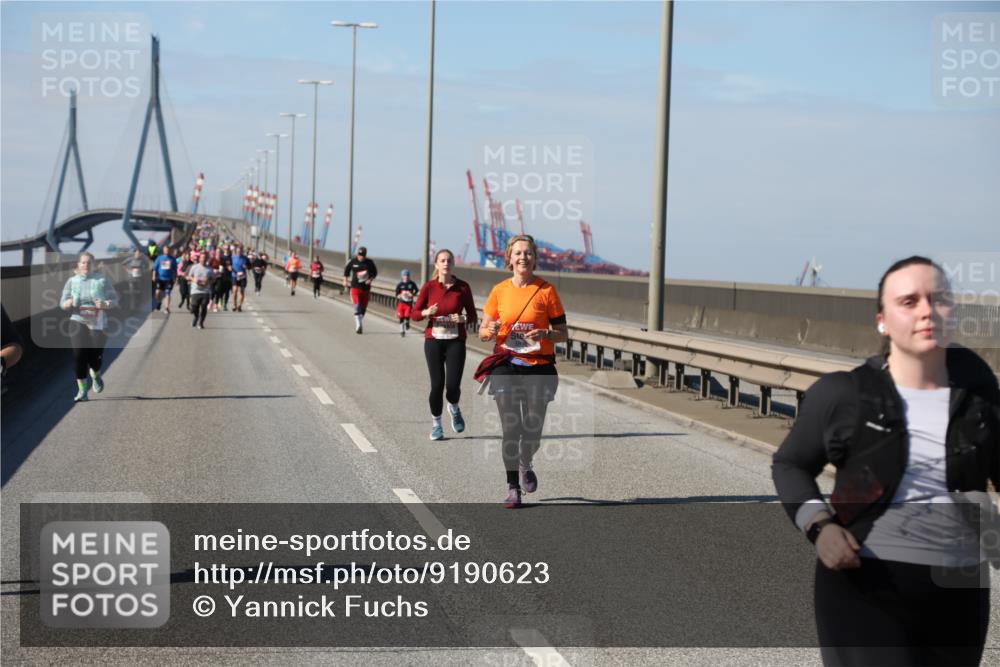 03.10.2025 - Köhlbrandbrückenlauf Yannick Fuchs http://msf.ph/oto/9190623 03.10.2025 12:10:35 Position 3  meine-sportfotos.de