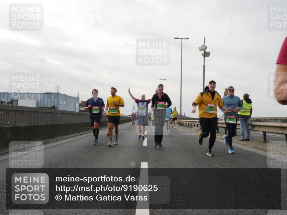 03.10.2025 - Köhlbrandbrückenlauf Matties Gatica Varas http://msf.ph/oto/9190625 03.10.2025 16:03:02 Position 3  meine-sportfotos.de
