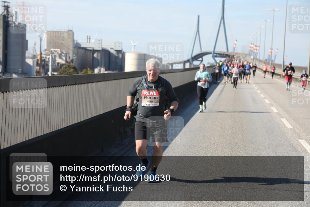 03.10.2025 - Köhlbrandbrückenlauf Yannick Fuchs http://msf.ph/oto/9190630 03.10.2025 12:10:35 Position 3 6104 meine-sportfotos.de