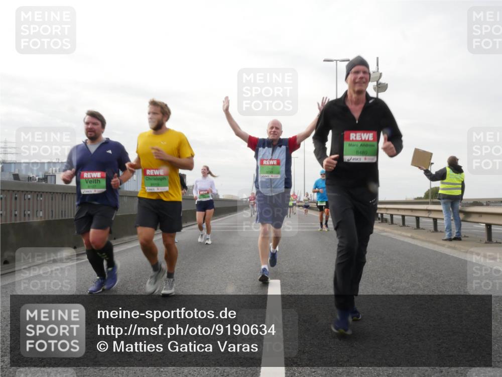 03.10.2025 - Köhlbrandbrückenlauf Matties Gatica Varas http://msf.ph/oto/9190634 03.10.2025 16:03:03 Position 3 8119, 8107, 8480 meine-sportfotos.de