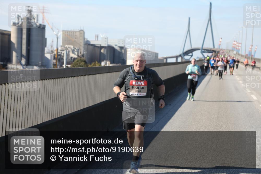 03.10.2025 - Köhlbrandbrückenlauf Yannick Fuchs http://msf.ph/oto/9190639 03.10.2025 12:10:36 Position 3 6104 meine-sportfotos.de