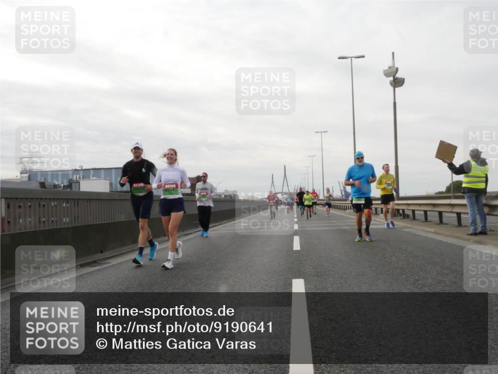 03.10.2025 - Köhlbrandbrückenlauf Matties Gatica Varas http://msf.ph/oto/9190641 03.10.2025 16:03:05 Position 3  meine-sportfotos.de