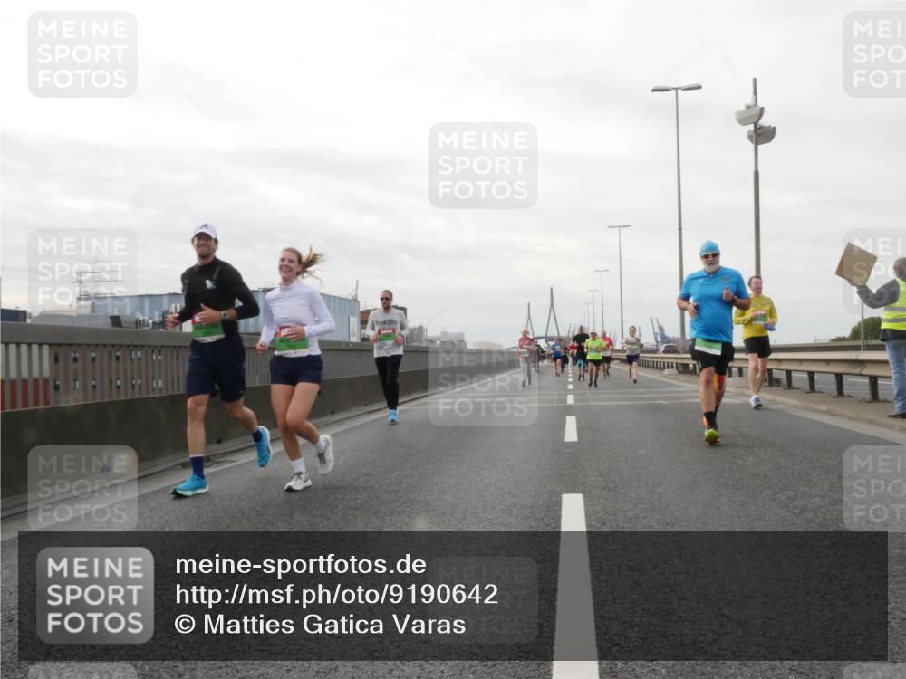 03.10.2025 - Köhlbrandbrückenlauf Matties Gatica Varas http://msf.ph/oto/9190642 03.10.2025 16:03:05 Position 3  meine-sportfotos.de