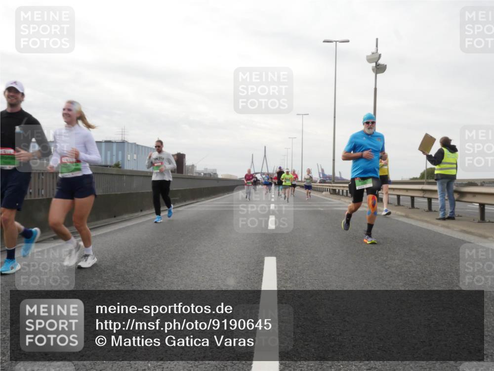 03.10.2025 - Köhlbrandbrückenlauf Matties Gatica Varas http://msf.ph/oto/9190645 03.10.2025 16:03:06 Position 3  meine-sportfotos.de