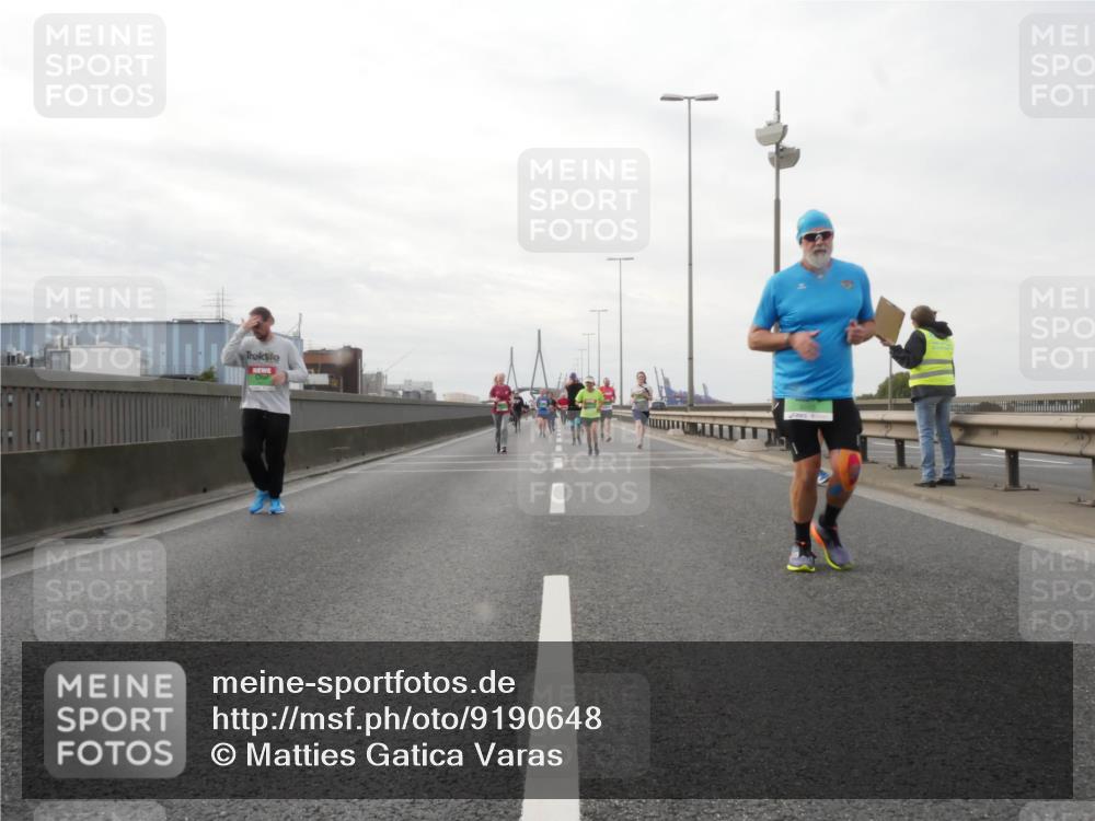 03.10.2025 - Köhlbrandbrückenlauf Matties Gatica Varas http://msf.ph/oto/9190648 03.10.2025 16:03:06 Position 3  meine-sportfotos.de