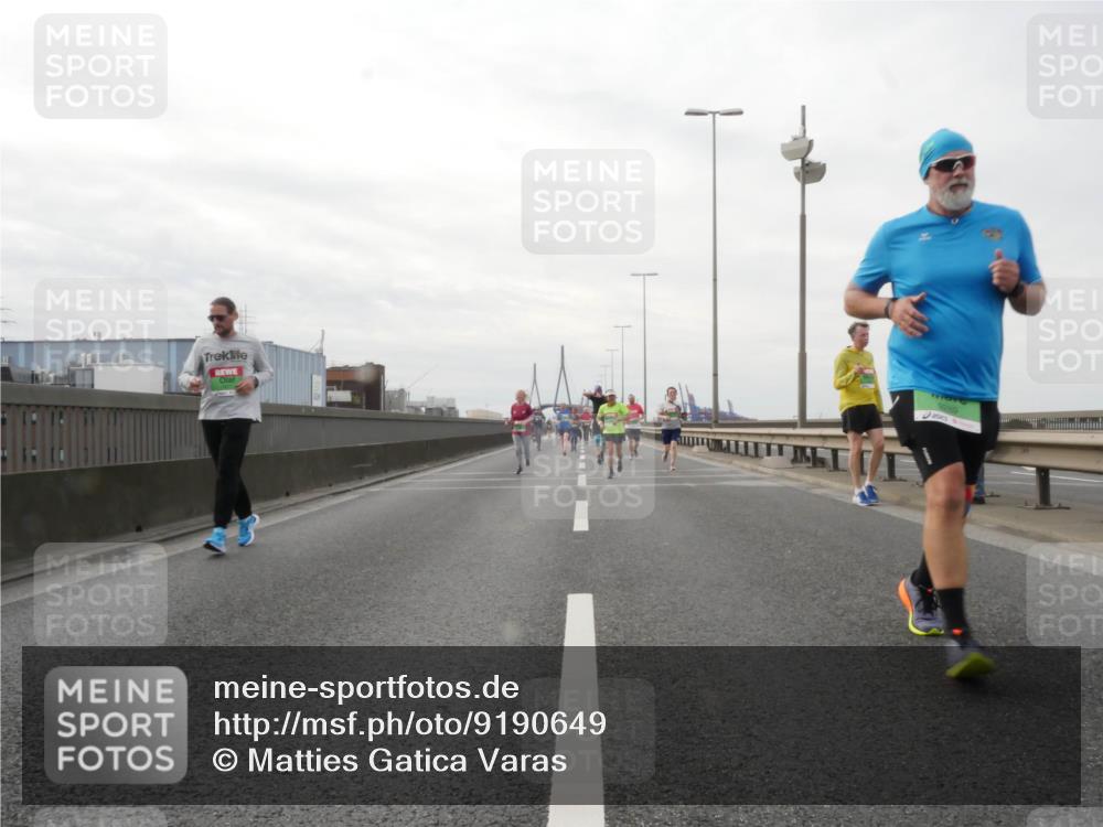 03.10.2025 - Köhlbrandbrückenlauf Matties Gatica Varas http://msf.ph/oto/9190649 03.10.2025 16:03:07 Position 3 9289 meine-sportfotos.de