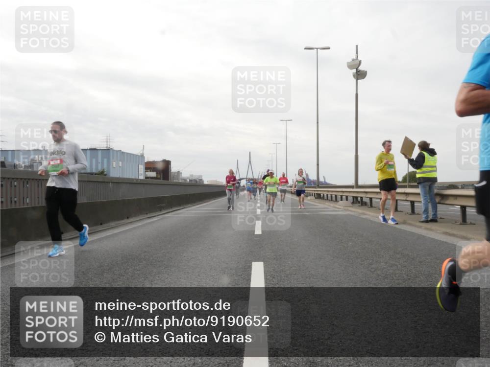03.10.2025 - Köhlbrandbrückenlauf Matties Gatica Varas http://msf.ph/oto/9190652 03.10.2025 16:03:07 Position 3  meine-sportfotos.de