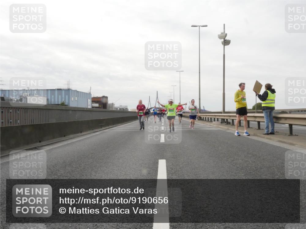 03.10.2025 - Köhlbrandbrückenlauf Matties Gatica Varas http://msf.ph/oto/9190656 03.10.2025 16:03:08 Position 3  meine-sportfotos.de